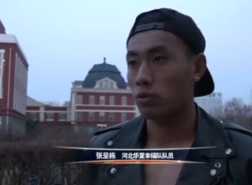 他们来自一个注定要解救我们离开统一命运的世界。